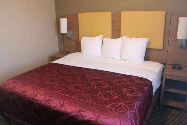 Days Inn by Wyndham Brooklyn Borough Park image 25